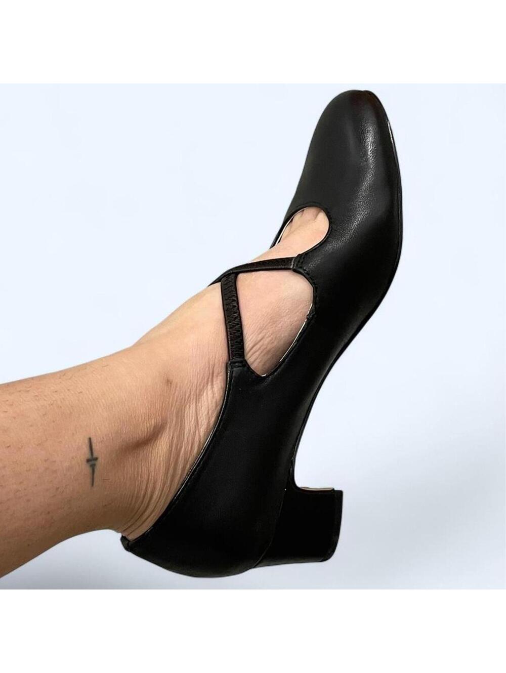 TROTTERS~JAMIE~6.5 BLACK LEATHER PUMPS~CROSS STRAPS~HEELS~T2481-811
